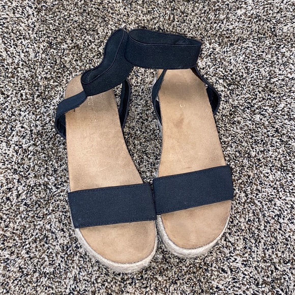 Express Espadrilles - Picture 2 of 3